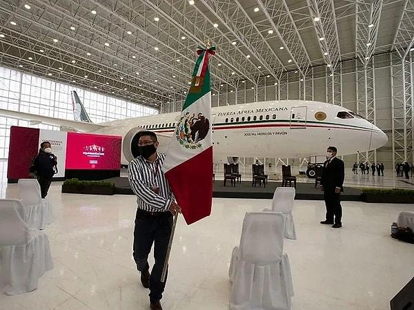 Meksika Cumhurbaşkanı Andres Manuel Lopez Obrador, "çok lüks olduğu" gerekçesiyle kullanmadığı cumhurbaşkanlığı uçağını Tacikistan'a sattı. Obrador uçağın satışından elde edilen 92 milyon dolarla iki hastane inşa edeceklerini açıkladı.