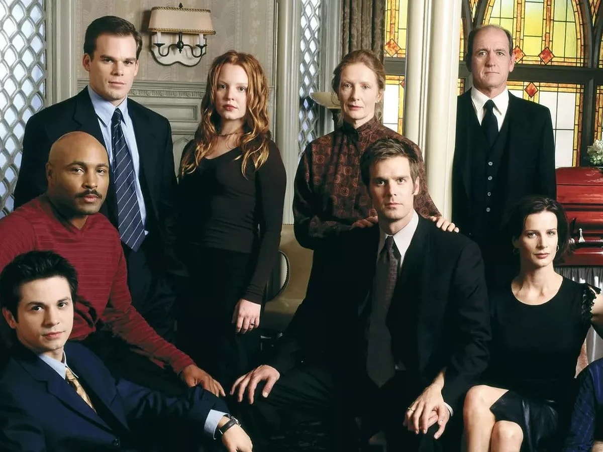 Six Feet Under Dizisinin Konusu Nedir, Oyuncuları Kimler? Six Feet