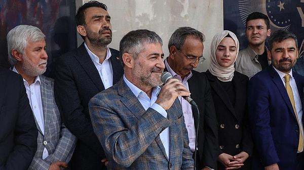 14 Mayıs'ta gerçekleştirilecek olan Cumhurbaşkanlığı seçimine sayılı günler kala siyasetin dili sertleşmeye devam ediyor. Nebati, Kılıçdaroğlu'nu 'Karadeniz gazı ve Togg' üzerinden hedef aldı.