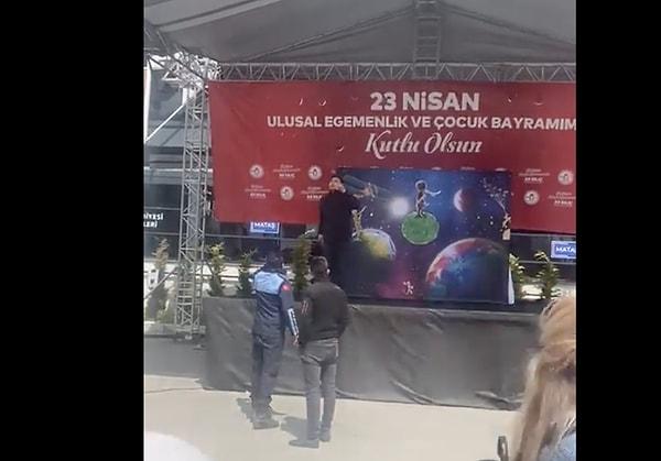 Maltepe Belediyesi'nin Yaşar Kemal Kültür Merkezi önünde gerçekleştirdiği 23 Nisan kutlamasında ortaya çıkan bıçaklı saldırgan herkese korku dolu anlar yaşattı.