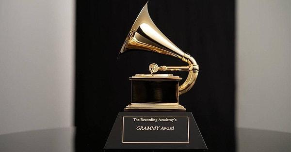 2020 yılında En İyi Yeni Sanatçı dalında Grammy ödülü kazanan şarkıcı kimdir?