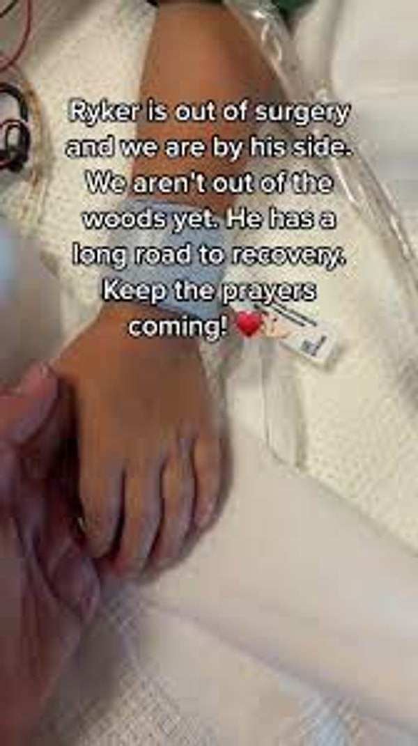 "Ryker şimdi ameliyattan çıktı ve biz onun yanındayız. Zorluğu henüz atlatamadık. İyileşmesi için daha çok yolumuz var. Dualarınızı eksik etmeyin."