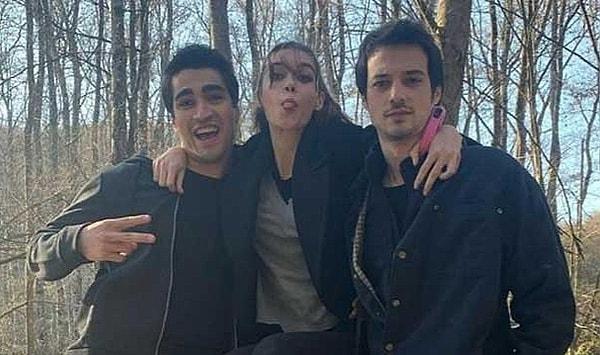 Yalı Çapkını'nda partner olan Afra Saraçoğlu ve Mert Razaman Demir'in bir aşk yaşadığı iddiaları kuvvetlenince de sosyal medyada adeta bir fırtına kopmuştu.