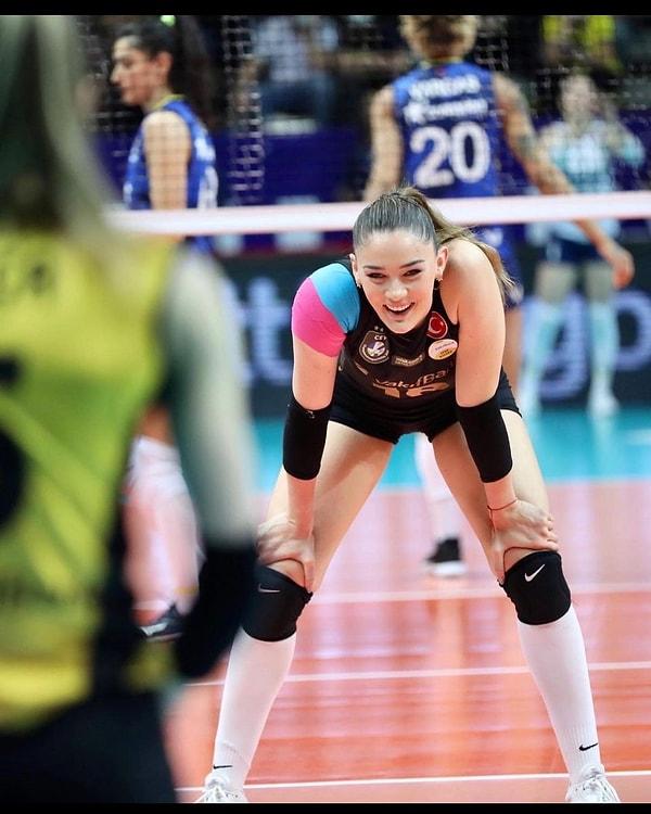Türk kadınının Avrupa'da zirvede yer almasıyla gurur duyduğu söyleyen Zehra Güneş, takım kaptanı olan Gabi ile maçtan önce kavga etmek istediğini söyleyerek izleyicileri şaşırttı.