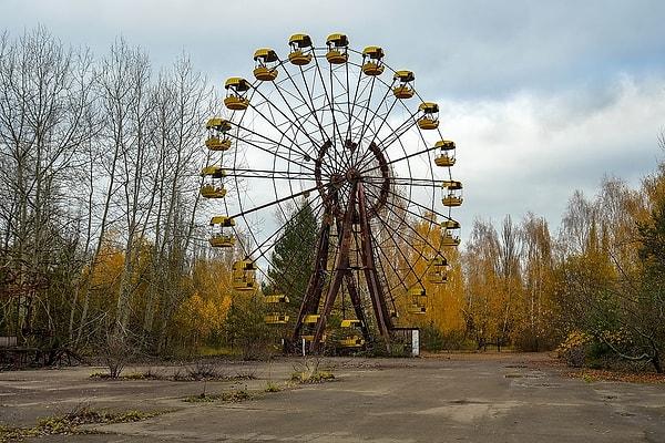 2. Pripyat'da terk edilmiş bir lunapark, ürkütücü yerlerden biri. 1986'da Çernobil'de gerçekleşen nükleer felaket sonrasında burası kasvetli ve unutulmaz bir yer haline geldi.
