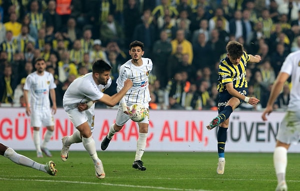 Sarı lacivertliler lider Galatasaray ile puan farkını 4 indirme şansını tepti.