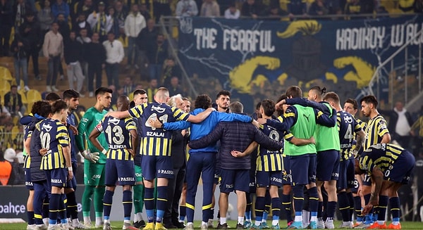 Fenerbahçe taraftarları maçın ardından takımı ıslıklayınca Jorge Jesus tribünlere sinirlendi ve tepki gösterdi.