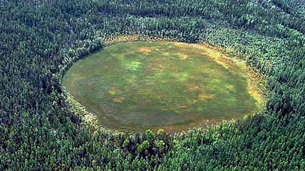 4. 1908'de Rusya'nın Tunguska kentinde ağaçları düzleştiren ve yerleşim yerlerini yok eden açıklanamayan bir patlama meydana geldi. Birkaç teoriye rağmen, patlamanın nedeni hala bilinmiyor.