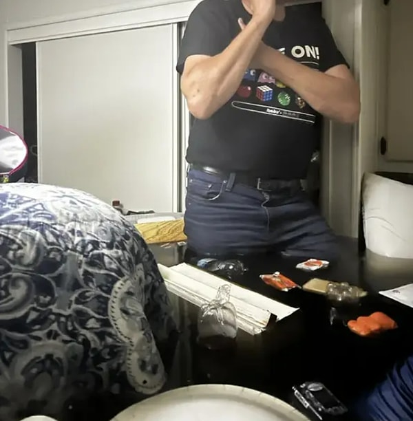 9. «Мой отец в своем доме во время урагана Ян»