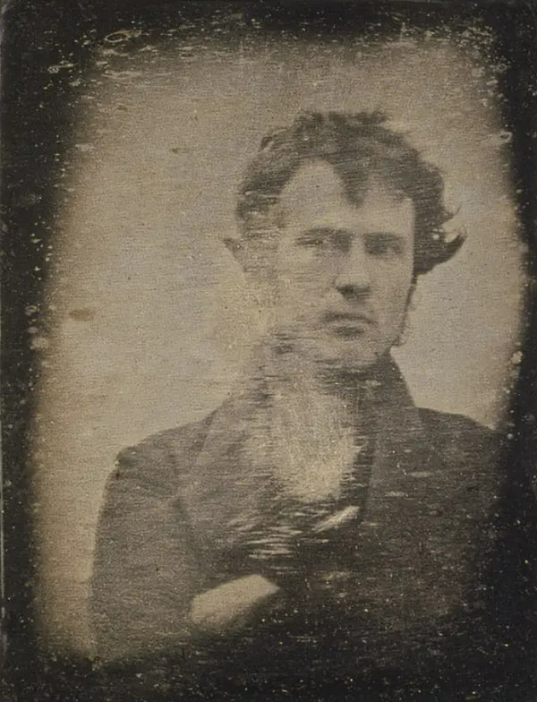 8. Этот снимок, сделанный Робертом Корнелиусом в 1839 году, принято считать первым «селфи»: