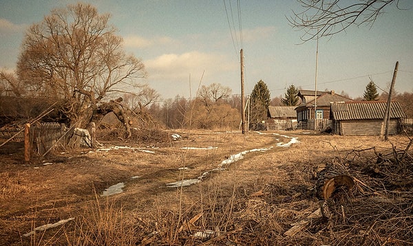 7. В деревне это время, когда местные жители начинают готовиться к посевам и выращиванию урожая.