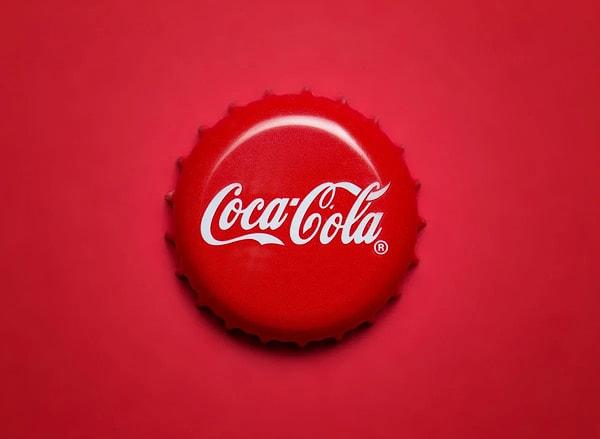 Coca Cola markası tüm dünyada olduğu gibi ülkemizde de bir hayli popüler olan içecek firmaları arasında yer alıyor.