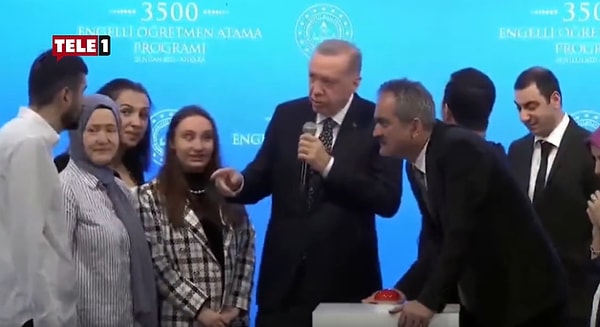 Cumhurbaşkanı Erdoğan'ın engelli bir öğretmen ile olan diyaloğu da gündem oldu. Erdoğan, görme engelli öğretmen adayına atanıp atanamadığını sordu.