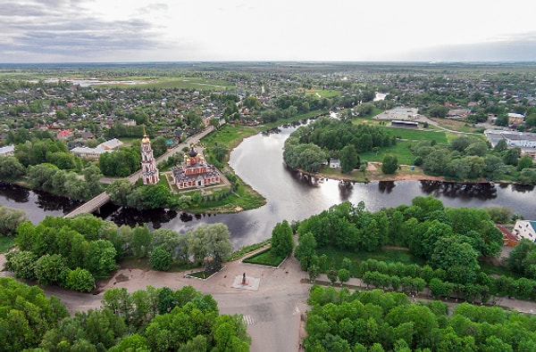 9. В каком городе Достоевский написал роман «Бесы»?