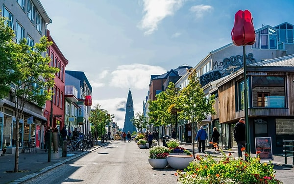 13. В какой стране находится Рейкьявик?