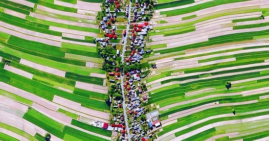 Очень странный город, где все 6000 жителей живут на одной улице