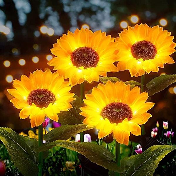 3. Ayçiçeği şeklinde tasarlanmış bu bahçe lambaları, ortamınızı renklendirecek...