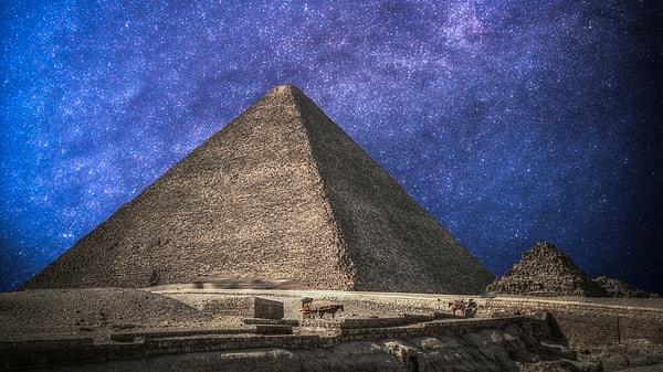 6. Giza Piramitleri, toplu bir mezarla çevrilidir.