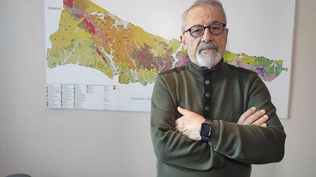 S&ouml;ylentilere itibar edilmemesi gerektiğini s&ouml;yleyen G&ouml;r&uuml;r, "6 Şubat deprem kırıkları birbirlerini kesmedi. Aralarında kısa bir boşluk kaldı. Burada bir deprem olabilir ama o kadar da b&uuml;y&uuml;k değil" ifadelerini kullandı.