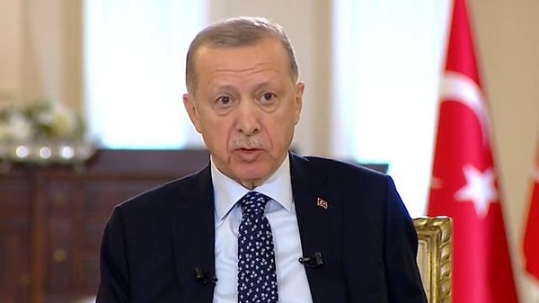 Tüm geçmiş olsun mesajlarına teşekkür eden Erdoğan, bugünü doktor tavsiyesi ile evde geçireceğini açıkladı.