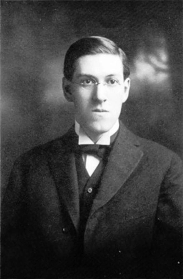 1896 yılında büyükannesinin ölmesi ile Lovecraft şiddetli kabuslar görmeye başladı ve bu kabuslarda daha sonrasında eserlerinde sürekli olarak belirecekti.