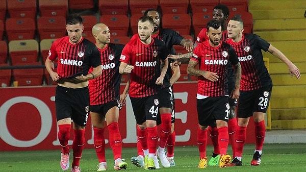 Milliyet gazetesinden Atilla Gökçe'nin haberine göre 19 kulübün 18'i ortak karara vardı. Takımlar, yabancı sınırının kaldırılması önerisinde bulunuyor.