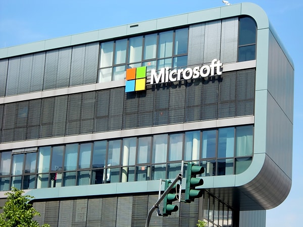 Microsoft cephesinden de ilk açıklama geldi.