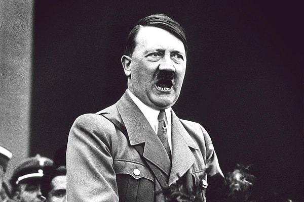 2. İkinci Dünya Savaşı'nın başlamasına sebep olan ve 20 milyon kişinin ölümünden sorumlu Adolf Hitler ise ikinci sırada bulunuyor.
