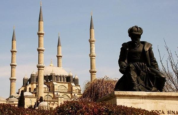 Mimar Sinan'ın tasarladığı tarihi yapılara hepimiz hayranlık duyuyoruz. Yıllardır yaptığı her yapının sağlamlığı ve bir o kadar da güzelliği konuşuluyor.