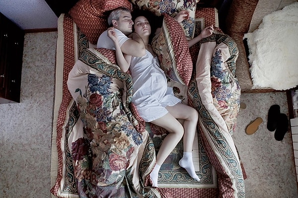 Многие из ее друзей воспитывают детей или ждут их.