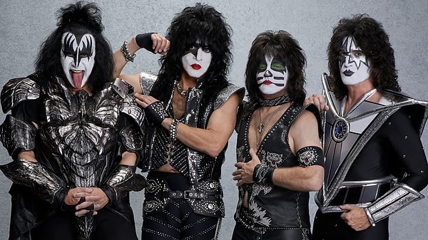 5. Кто из этих рокеров состоит в группе Kiss?