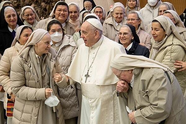 Katolik Kilisesi lideri Papa Francesco, gelecek ekim ayında yapılacak Piskoposlar Meclisi toplantısında ilk kez kadınların da oy kullanmasına karar verdi.