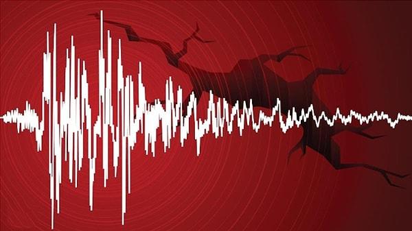 Kandilli Rasathanesi ise depremin 7 kilometre derinlikte ve 4.2 büyüklüğünde olduğunu bildirdi.