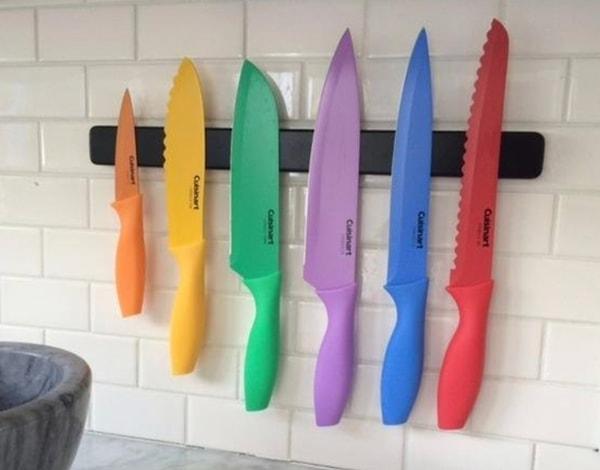 7. Renkli bir bıçak setiyle mutfağınıza neşe katın!