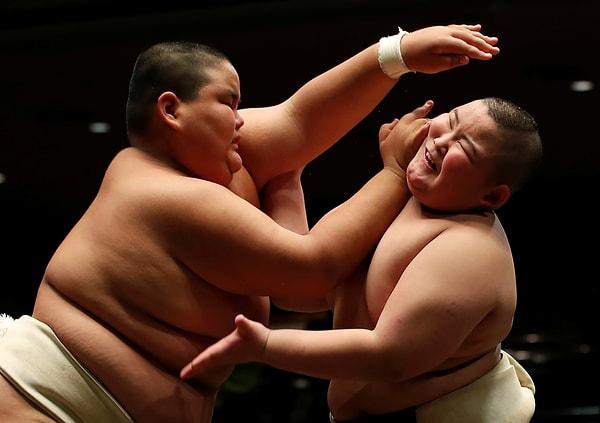 8. Sumo güreşi, Japonya'nın milli sporu olarak kabul ediliyor. Japonya'nın en eski sporlarından biri olan sumo güreşinin kökeni tam bilinmiyor.