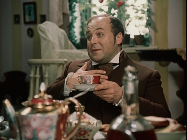 7. При каких обстоятельствах Чичиков написал любовное письмо?