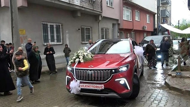 Togg Gelin Arabas� Oldu: Arac�, Bursa B�y�k�ehir Belediye Ba�kan� Alinur Akta� Kulland�