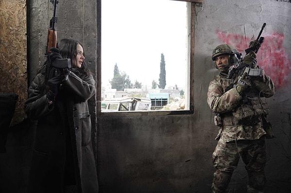 Perşembe günü TRT ekranlarında yer alan Al Sancak'ın son bölümünde; Pençe Timi, köşeye sıkışır ve içerisinde bulundukları binanın vurulmasını talep eder.