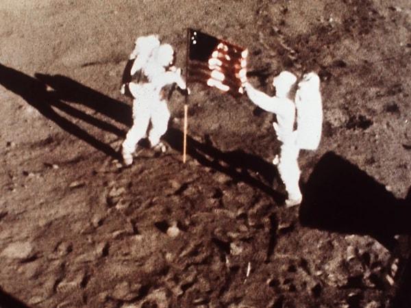 1. Apollo 11'in Ay'a iniş yaptığı bölgede sıcaklık tam 93 dereceydi!