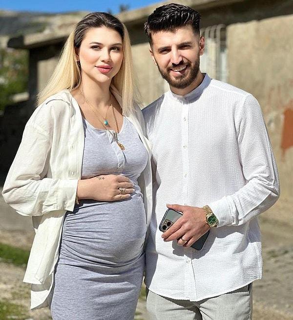 Seda Tosun, Instagram hesabından yaptığı bir paylaşımla 5.5 aylık hamile olduğunu duyurdu.