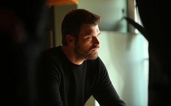 Kıvanç Tatlıtuğ, the popular name of the screens, is appearing before his fans with the series 'Aile'. Kıvanç Tatlıtuğ gives life to the character of Aslan in the series