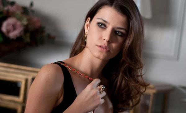In "İntikam," Beren Saat played the role of a woman seeking revenge for the death of her family.
