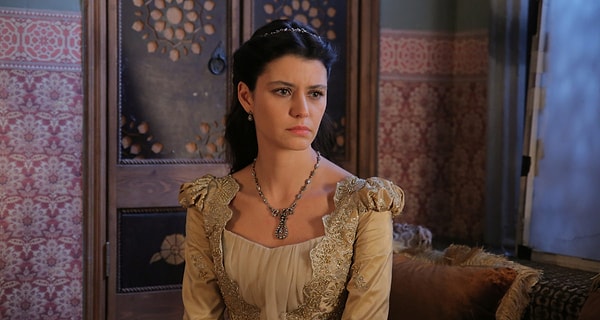 Beren Saat played the role of Safiye Sultan.