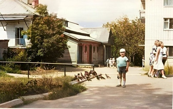 13. Кинотеатр «Дзержинец», вид со двора (1978 год).