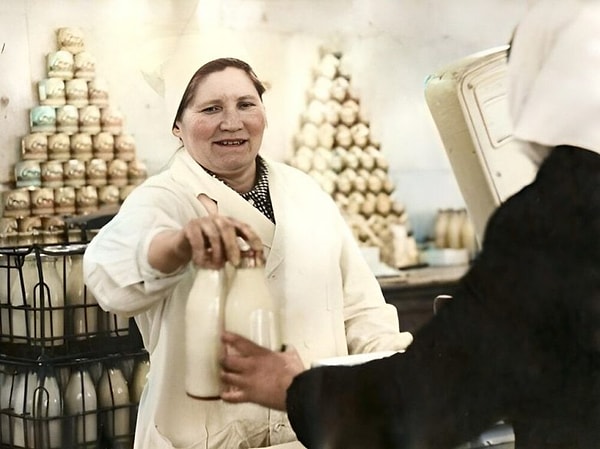 20. Продавщица в центральном гастрономе №1 г. Перми (1972 год).