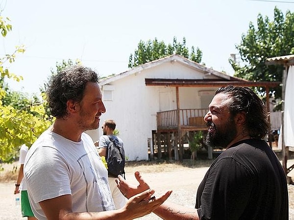 Hakan Günday adapted his own novel Daha as a feature film in 2017 and Onur Saylak was the director of this film. I can say that when the duo's minds come together, they come up with very interesting scenarios. Those who have seen Daha know that it is a unique and literally "shocking" movie with its editing and visual shots.