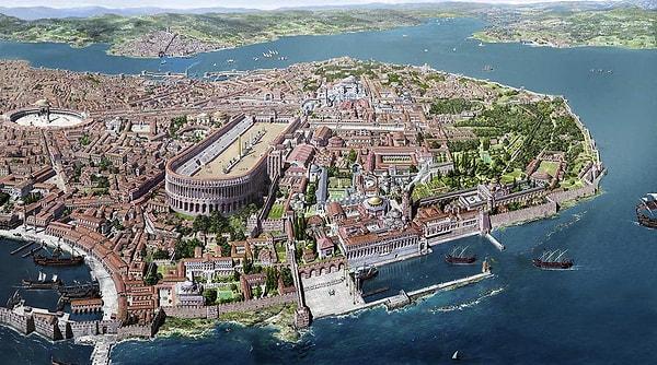 Konstantin, başkenti Bizans'a taşıyarak şehrin altyapısını ve savunmasını güçlendirdi ve şehri yeniden inşa ettirdi.