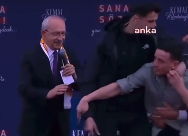 Korumalar bir anda harekete geçse de Kılıçdaroğlu,