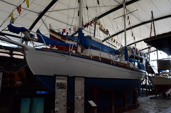 1963'te ise ünlü Kısmet yelkenlisinin omurgası kızağa konur. Kısmet'in boyu 10,30; eni 3,30 m. olup su çekimi ise 1,65 m.dir. Boro'nun yaklaşık 45 sene bindiği Kısmet bugün İstanbul Rahmi Koç Müzesi'nde sergilenmekte.