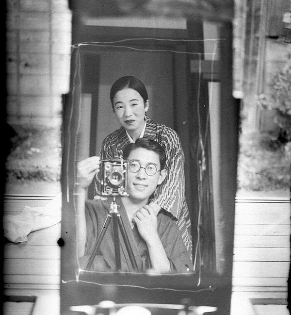 12. 100 yıl önce Japonya'da çekilen bir ayna selfie'si. 🥰
